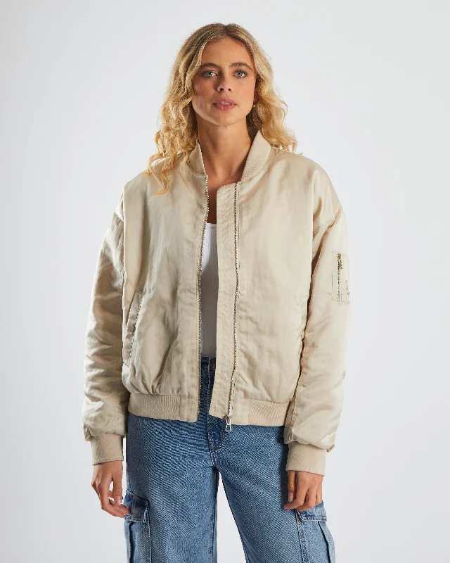 Quilted down women's coats with removable hoods for outdoor activities Jetta Jacket Oat Latte Quilted down women's coats with removable hoods for outdoor activities Jetta Jacket Oat Latte