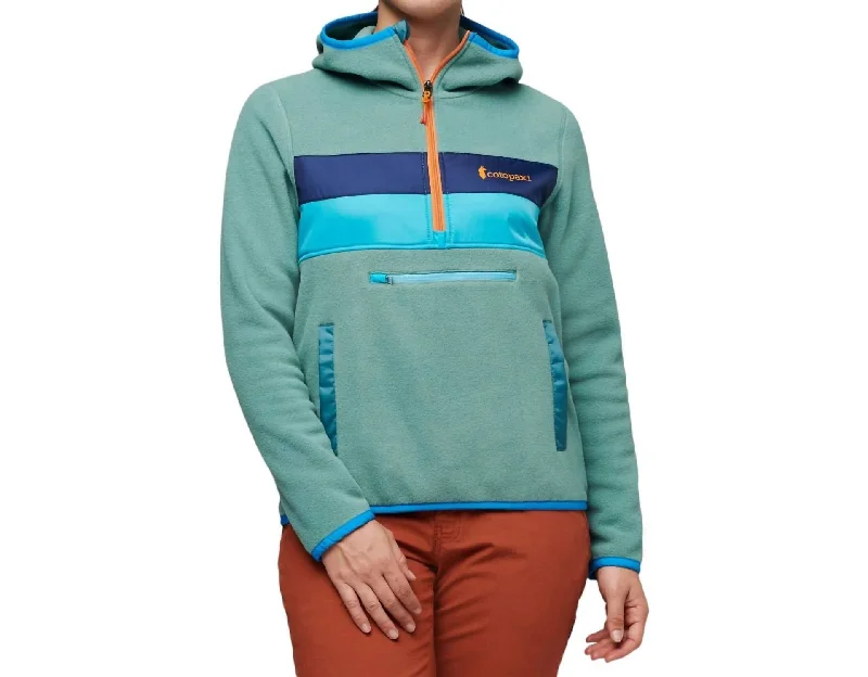 Plus Size Women's Fleece Vest with a High - Neck for Extra Warmth in Cold Weather Teca Fleece Hooded Half-Zip Jacket In Kentucky Plus Size Women's Fleece Vest with a High - Neck for Extra Warmth in Cold Weather Teca Fleece Hooded Half-Zip Jacket In Kentucky