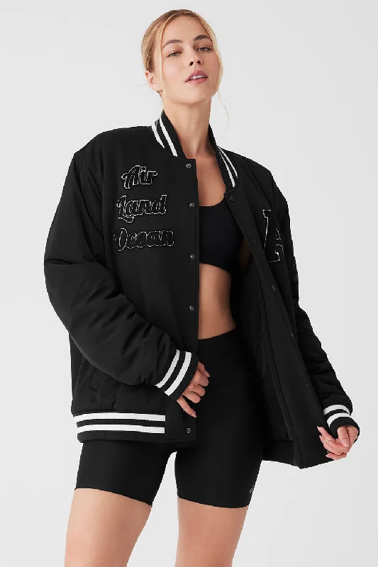 Belted women's cashmere coats in soft pastels for a luxurious feel G.O.A.T Jacket - Black Belted women's cashmere coats in soft pastels for a luxurious feel G.O.A.T Jacket - Black