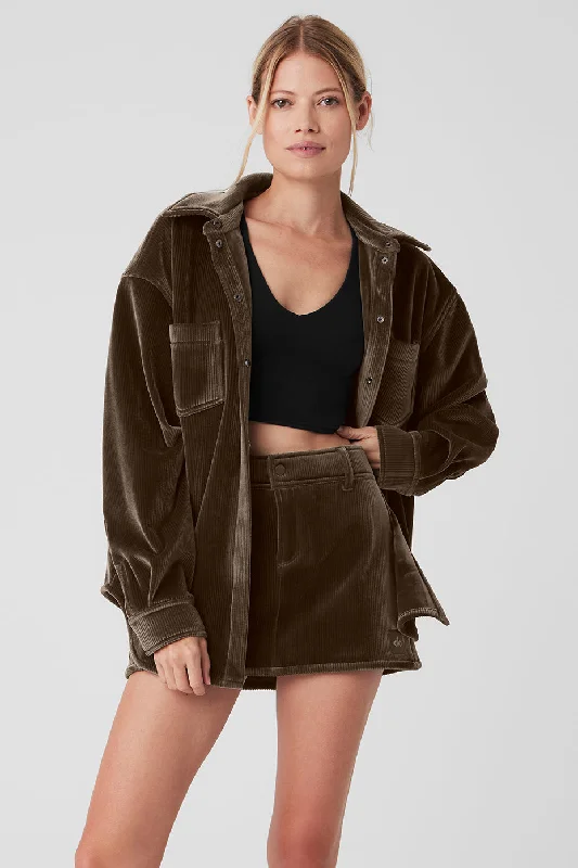 Long women's mac coats in a lightweight fabric for spring showers Ribbed Velour Mountain Side Shacket - Macchiato Long women's mac coats in a lightweight fabric for spring showers Ribbed Velour Mountain Side Shacket - Macchiato