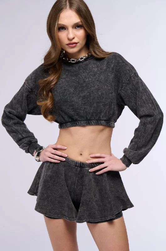 Women's fleece - lined hoodie with thumbholes for warmth in winter MYSTERY GIRL MINERAL WASH CROPPED SWEATSHIRT Women's fleece - lined hoodie with thumbholes for warmth in winter MYSTERY GIRL MINERAL WASH CROPPED SWEATSHIRT