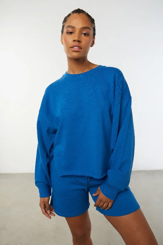 Women's pullover hoodie with a side slit for a modern and relaxed fit OVERSIZED SWEATSHIRT Women's pullover hoodie with a side slit for a modern and relaxed fit OVERSIZED SWEATSHIRT