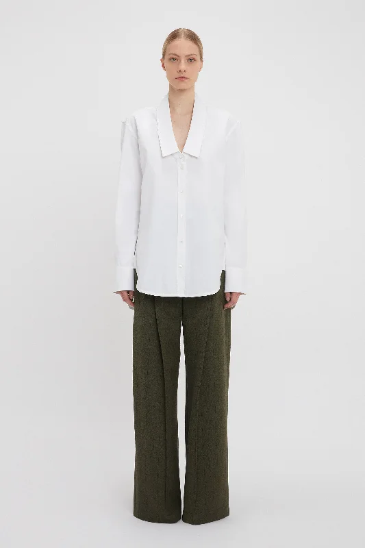 Zip - Up Women's Fleece Vests in Earthy Tones for a Rustic Aesthetic Exaggerated Collar Shirt In White Zip - Up Women's Fleece Vests in Earthy Tones for a Rustic Aesthetic Exaggerated Collar Shirt In White