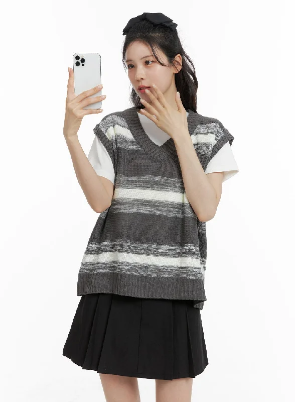Embroidered Women's Velvet Vests with Intricate Motifs for a Luxurious Feel Oversized Striped Knit Sweater Vest OM419 Embroidered Women's Velvet Vests with Intricate Motifs for a Luxurious Feel Oversized Striped Knit Sweater Vest OM419