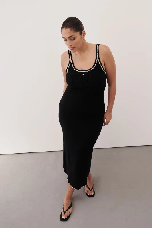 Longline Women's Mohair Sweater Dresses in a Loose Fit SIGNATURE CONTRAST SCOOP MIDI DRESS Longline Women's Mohair Sweater Dresses in a Loose Fit SIGNATURE CONTRAST SCOOP MIDI DRESS