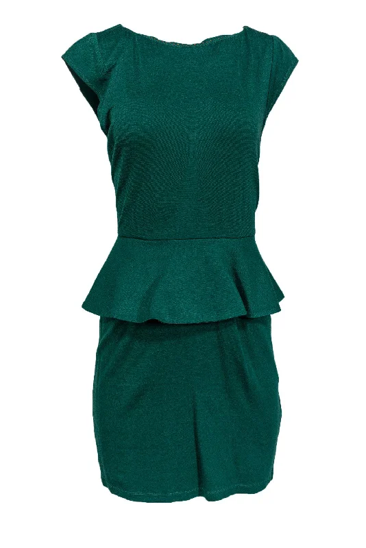 Halter Neck Women Dress to Show Off the Shoulders and Neckline Halter Neck Women Dress to Show Off the Shoulders and Neckline Alice & Olivia - Green Peplum Sheath Dress Sz 10 Halter Neck Women Dress to Show Off the Shoulders and Neckline Halter Neck Women Dress to Show Off the Shoulders and Neckline Alice & Olivia - Green Peplum Sheath Dress Sz 10