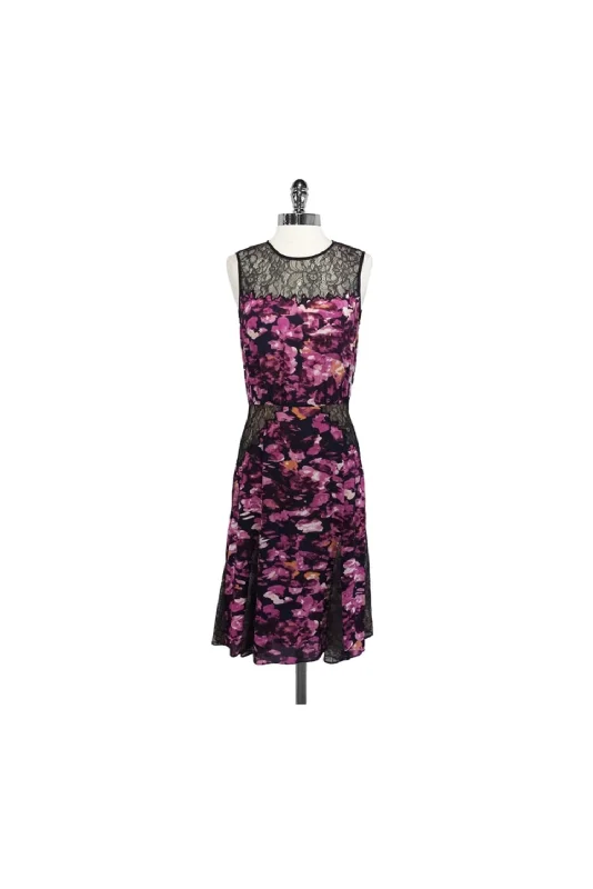 Mini Women Dress with a Short Hem for a Young and Trendy Style Mini Women Dress with a Short Hem for a Young and Trendy Style BCBG Max Azria - Floral & Lace Sleeveless Dress Sz S