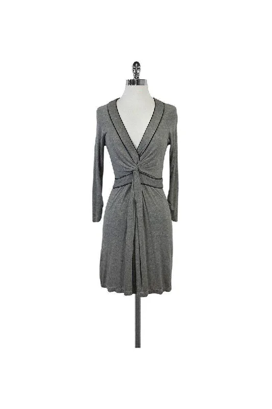 Shift Women Dress with a Simple and Classic Design for Everyday Wear Shift Women Dress with a Simple and Classic Design for Everyday Wear BCBG Max Azria - Grey Dress w/ Black Trim Sz XXS Shift Women Dress with a Simple and Classic Design for Everyday Wear Shift Women Dress with a Simple and Classic Design for Everyday Wear BCBG Max Azria - Grey Dress w/ Black Trim Sz XXS