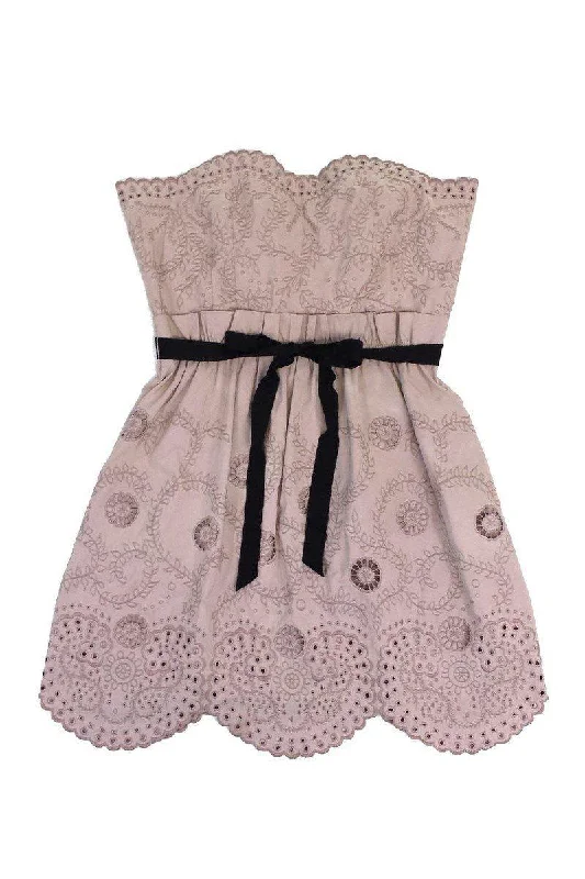 Printed Abstract Women Dress for a Modern and Artistic Appeal Printed Abstract Women Dress for a Modern and Artistic Appeal BCBG Max Azria - Mauve Embroidered & Cut Out Dress Sz 10 Printed Abstract Women Dress for a Modern and Artistic Appeal Printed Abstract Women Dress for a Modern and Artistic Appeal BCBG Max Azria - Mauve Embroidered & Cut Out Dress Sz 10