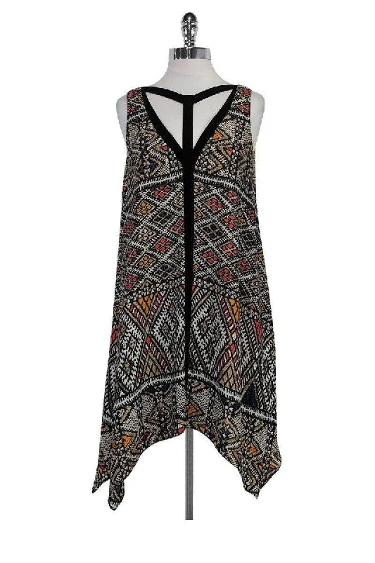 Empire Waist Women Dress to Accentuate the Bust and Conceal the Waist Empire Waist Women Dress to Accentuate the Bust and Conceal the Waist BCBG Max Azria - Multicolor Print Dress Sz XXS