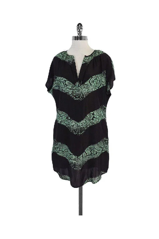 Halter Neck Women Dress to Show Off the Shoulders and Neckline Halter Neck Women Dress to Show Off the Shoulders and Neckline Cory - Black & Green Snakeskin Striped Dress Sz XS Halter Neck Women Dress to Show Off the Shoulders and Neckline Halter Neck Women Dress to Show Off the Shoulders and Neckline Cory - Black & Green Snakeskin Striped Dress Sz XS