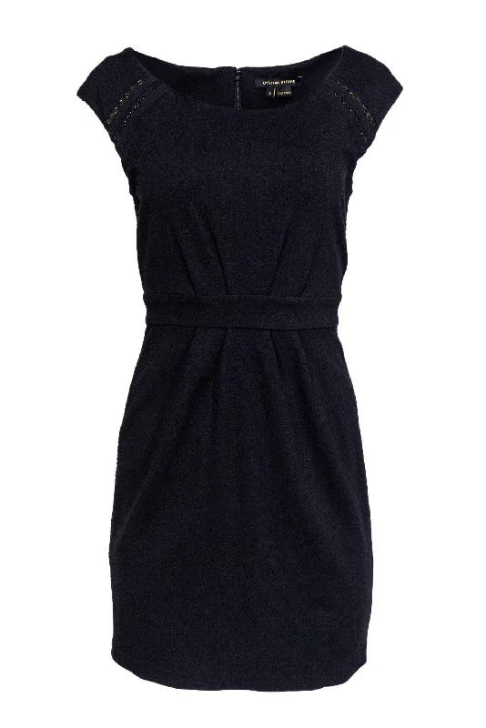 Halter Neck Women Dress to Show Off the Shoulders and Neckline Halter Neck Women Dress to Show Off the Shoulders and Neckline Cynthia Steffe - Black Sheath Dress w/ Chain & Mesh Details Sz 6 Halter Neck Women Dress to Show Off the Shoulders and Neckline Halter Neck Women Dress to Show Off the Shoulders and Neckline Cynthia Steffe - Black Sheath Dress w/ Chain & Mesh Details Sz 6