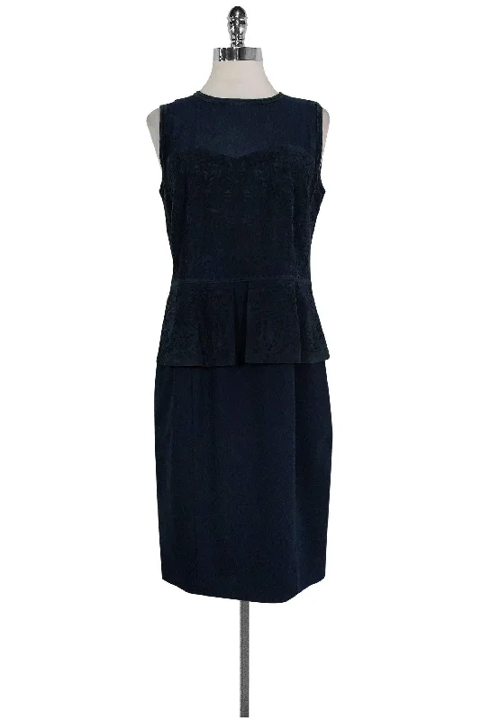 Printed Abstract Women Dress for a Modern and Artistic Appeal Printed Abstract Women Dress for a Modern and Artistic Appeal Elie Tahari - Blue Aviva Cutwork Peplum Dress Sz 10