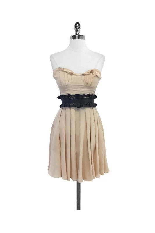 Ruffled Women Dress with Multiple Layers for a Playful and Girly Style Ruffled Women Dress with Multiple Layers for a Playful and Girly Style Elizabeth & James - Nude Silk & Leather Strapless Dress Sz 2 Ruffled Women Dress with Multiple Layers for a Playful and Girly Style Ruffled Women Dress with Multiple Layers for a Playful and Girly Style Elizabeth & James - Nude Silk & Leather Strapless Dress Sz 2