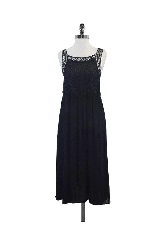 Backless Women Dress for a Sexy and Alluring Look at Evening Events Backless Women Dress for a Sexy and Alluring Look at Evening Events Emporio Armani - Black Sleeveless Netted Top Silk Dress Sz 6