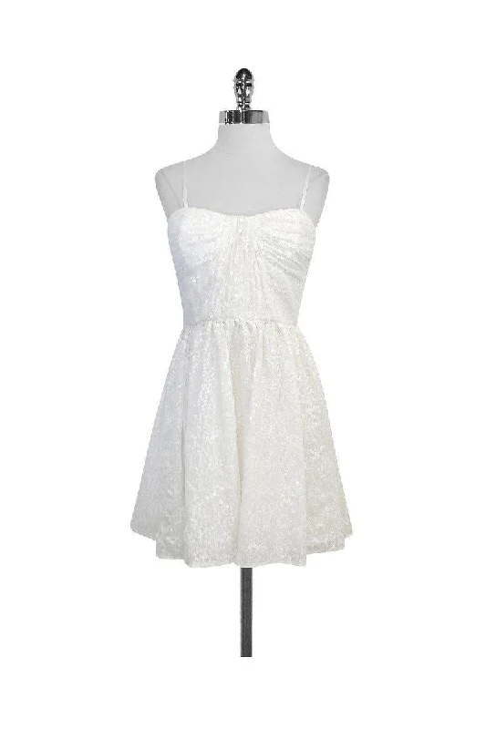 Shift Women Dress with a Simple and Classic Design for Everyday Wear Shift Women Dress with a Simple and Classic Design for Everyday Wear Jill Stuart - White Floral Sequin Sleeveless Dress Sz 4 Shift Women Dress with a Simple and Classic Design for Everyday Wear Shift Women Dress with a Simple and Classic Design for Everyday Wear Jill Stuart - White Floral Sequin Sleeveless Dress Sz 4