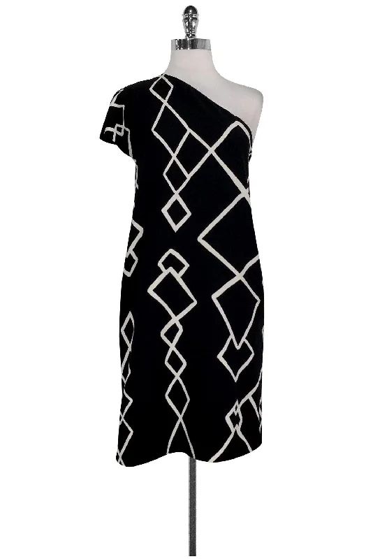 Halter Neck Women Dress to Show Off the Shoulders and Neckline Halter Neck Women Dress to Show Off the Shoulders and Neckline Keepsake - One Shoulder Black & White Dress Sz 4