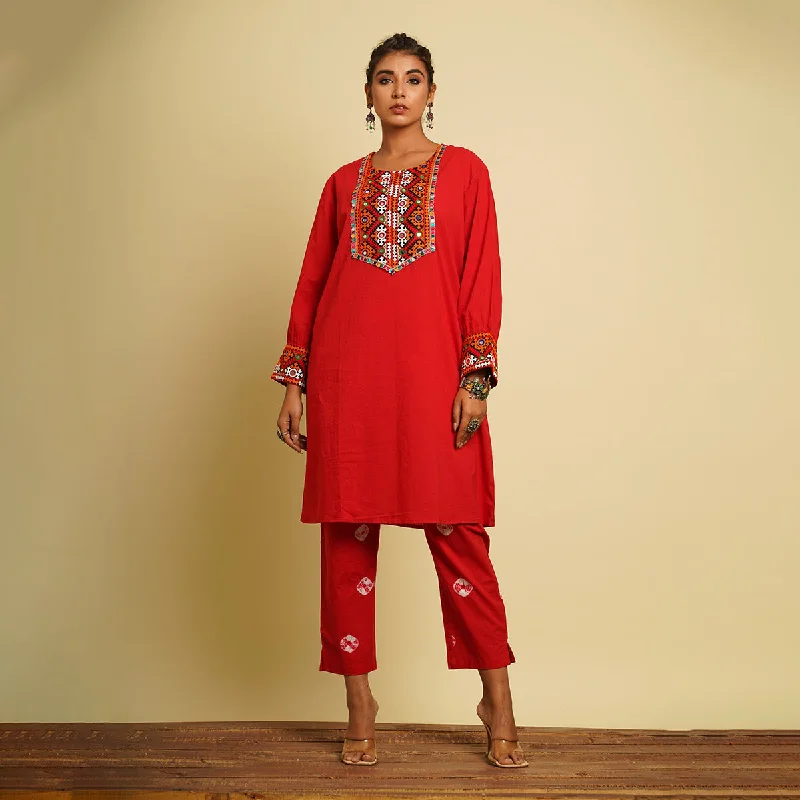 Empire Waist Women Dress to Accentuate the Bust and Conceal the Waist Empire Waist Women Dress to Accentuate the Bust and Conceal the Waist Cotton Cambric Kurta Set for Women | Tie-Dye | Red