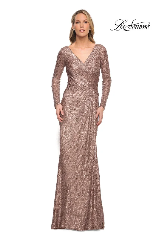 Long - Sleeve Women Dress in Velvet for a Luxurious Winter Look Long - Sleeve Women Dress in Velvet for a Luxurious Winter Look La Femme 30310