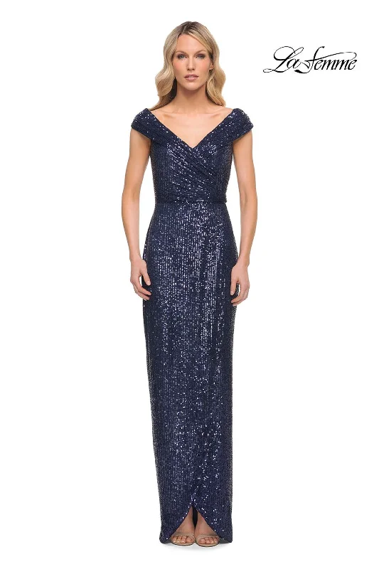 Long - Sleeve Women Dress in Velvet for a Luxurious Winter Look Long - Sleeve Women Dress in Velvet for a Luxurious Winter Look La Femme 30326 Long - Sleeve Women Dress in Velvet for a Luxurious Winter Look Long - Sleeve Women Dress in Velvet for a Luxurious Winter Look La Femme 30326