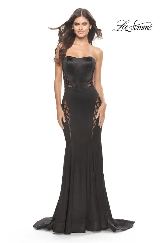 Mini Women Dress with a Short Hem for a Young and Trendy Style Mini Women Dress with a Short Hem for a Young and Trendy Style La Femme 31601 Mini Women Dress with a Short Hem for a Young and Trendy Style Mini Women Dress with a Short Hem for a Young and Trendy Style La Femme 31601