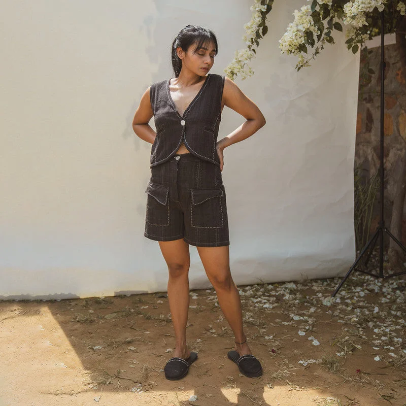 Ruffled Women Dress with Multiple Layers for a Playful and Girly Style Ruffled Women Dress with Multiple Layers for a Playful and Girly Style Kala Cotton Waistcoat for Women | Sleeveless | Black Ruffled Women Dress with Multiple Layers for a Playful and Girly Style Ruffled Women Dress with Multiple Layers for a Playful and Girly Style Kala Cotton Waistcoat for Women | Sleeveless | Black