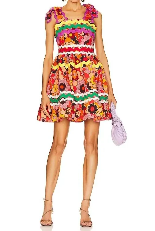 Pleated Women Dress with a Timeless and Elegant Texture Pleated Women Dress with a Timeless and Elegant Texture Lazuli Dress In Pink Multi Pleated Women Dress with a Timeless and Elegant Texture Pleated Women Dress with a Timeless and Elegant Texture Lazuli Dress In Pink Multi