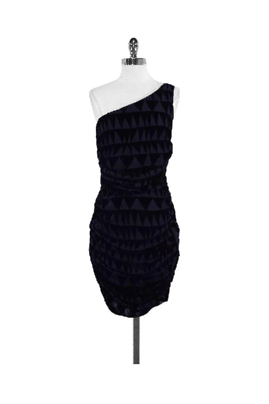 Mini Women Dress with a Short Hem for a Young and Trendy Style Mini Women Dress with a Short Hem for a Young and Trendy Style Mara Hoffman - Blue & Black Triangle Print Dress Sz 4 Mini Women Dress with a Short Hem for a Young and Trendy Style Mini Women Dress with a Short Hem for a Young and Trendy Style Mara Hoffman - Blue & Black Triangle Print Dress Sz 4