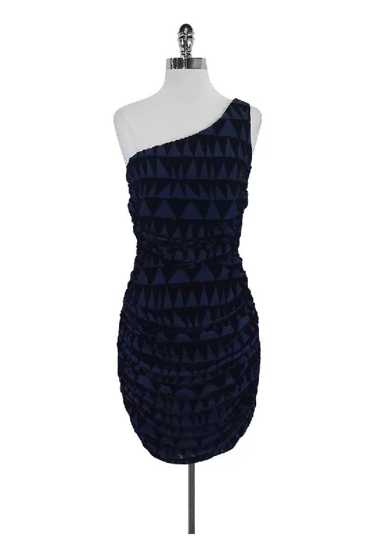 Empire Waist Women Dress to Accentuate the Bust and Conceal the Waist Empire Waist Women Dress to Accentuate the Bust and Conceal the Waist Mara Hoffman - Navy & Velvet One Shoulder Ruched Dress Sz 2 Empire Waist Women Dress to Accentuate the Bust and Conceal the Waist Empire Waist Women Dress to Accentuate the Bust and Conceal the Waist Mara Hoffman - Navy & Velvet One Shoulder Ruched Dress Sz 2