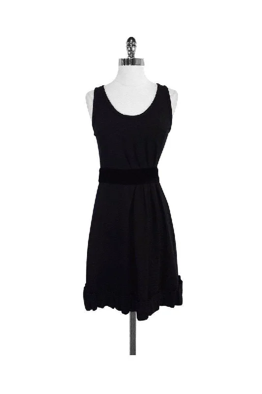 Off - the - Shoulder Women Dress for a Romantic and Feminine Look Off - the - Shoulder Women Dress for a Romantic and Feminine Look Marc by Marc Jacobs - Black Sleeveless Dress Sz XS Off - the - Shoulder Women Dress for a Romantic and Feminine Look Off - the - Shoulder Women Dress for a Romantic and Feminine Look Marc by Marc Jacobs - Black Sleeveless Dress Sz XS