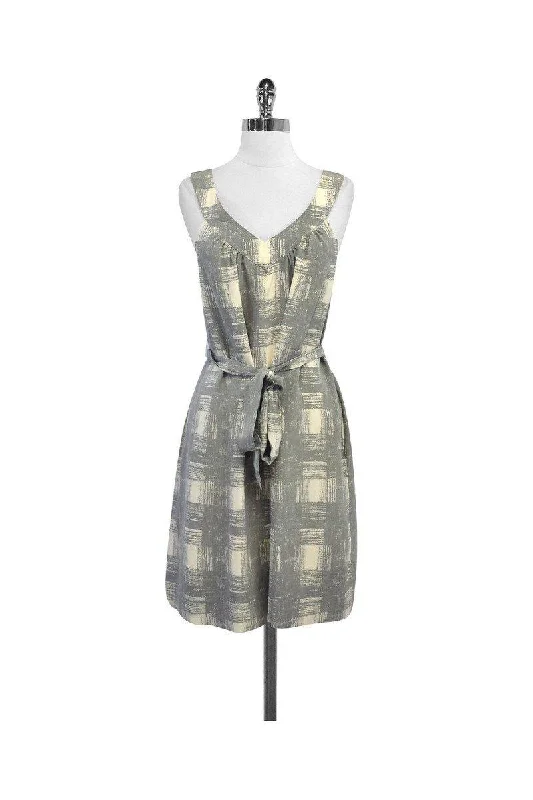 Little Black Women Dress with Sequins for a Glamorous Night Out Little Black Women Dress with Sequins for a Glamorous Night Out Marc by Marc Jacobs - Cream & Grey Print Silk Dress Sz S Little Black Women Dress with Sequins for a Glamorous Night Out Little Black Women Dress with Sequins for a Glamorous Night Out Marc by Marc Jacobs - Cream & Grey Print Silk Dress Sz S