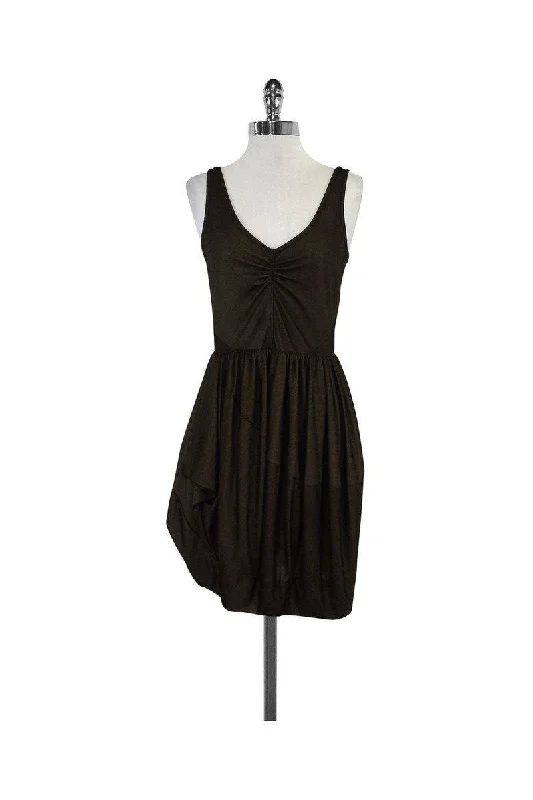 Little Black Women Dress with Sequins for a Glamorous Night Out Little Black Women Dress with Sequins for a Glamorous Night Out Marc by Marc Jacobs - Gold & Black Gathered Dress Sz S Little Black Women Dress with Sequins for a Glamorous Night Out Little Black Women Dress with Sequins for a Glamorous Night Out Marc by Marc Jacobs - Gold & Black Gathered Dress Sz S