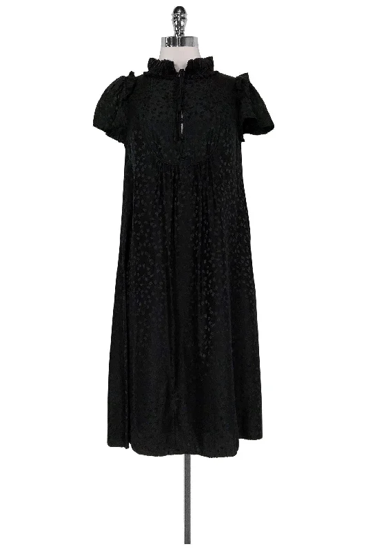 Sheath Women Dress with a Tailored Fit for a Professional Look Sheath Women Dress with a Tailored Fit for a Professional Look Marc Jacobs - Black Floral Print Dress Sz 2