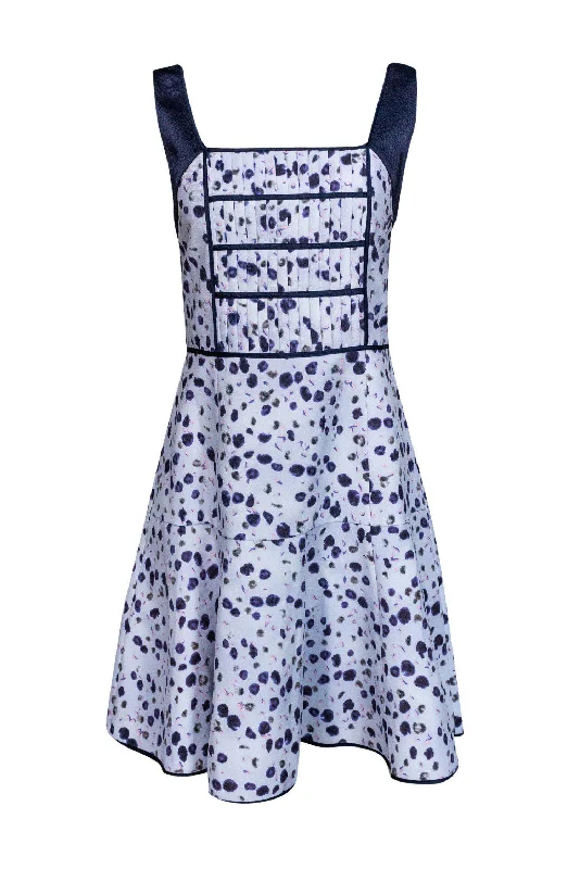 Strapless Women Dress with a Built - in Bra for Comfort and Support Strapless Women Dress with a Built - in Bra for Comfort and Support McGinn - Lavender & Navy Sleeveless Dress Sz 10 Strapless Women Dress with a Built - in Bra for Comfort and Support Strapless Women Dress with a Built - in Bra for Comfort and Support McGinn - Lavender & Navy Sleeveless Dress Sz 10