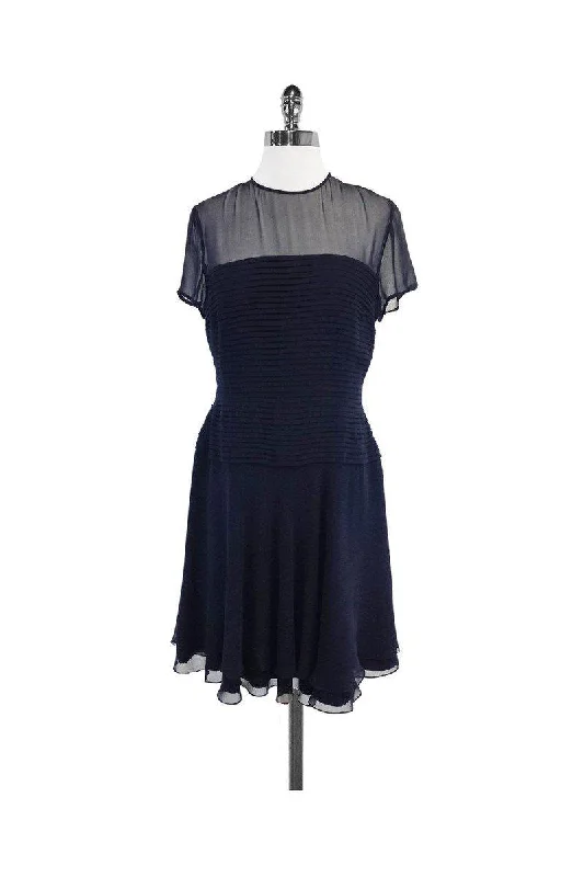Empire Waist Women Dress to Accentuate the Bust and Conceal the Waist Empire Waist Women Dress to Accentuate the Bust and Conceal the Waist Melinda Eng - Navy Silk Short Sleeve Dress Sz 12 Empire Waist Women Dress to Accentuate the Bust and Conceal the Waist Empire Waist Women Dress to Accentuate the Bust and Conceal the Waist Melinda Eng - Navy Silk Short Sleeve Dress Sz 12