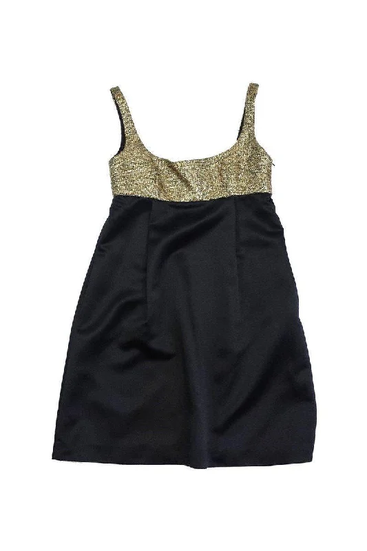 Halter Neck Women Dress to Show Off the Shoulders and Neckline Halter Neck Women Dress to Show Off the Shoulders and Neckline Milly - Black & Metallic Gold Sleeveless Silk Dress Sz 6