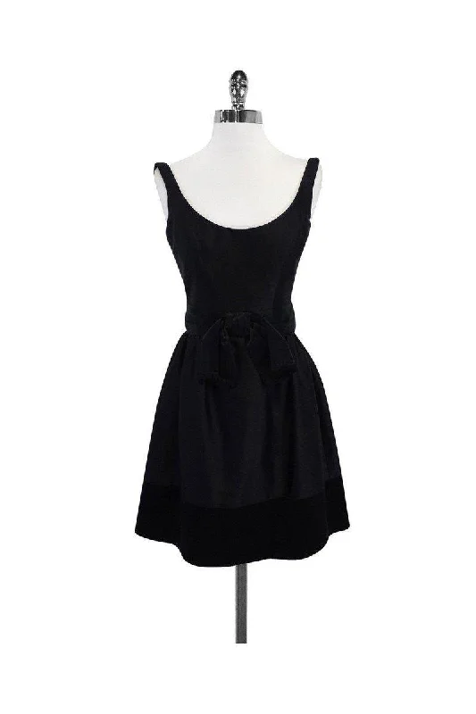 Halter Neck Women Dress to Show Off the Shoulders and Neckline Halter Neck Women Dress to Show Off the Shoulders and Neckline Milly - Black Scoop Neck Fit & Flare Dress Sz 0 Halter Neck Women Dress to Show Off the Shoulders and Neckline Halter Neck Women Dress to Show Off the Shoulders and Neckline Milly - Black Scoop Neck Fit & Flare Dress Sz 0