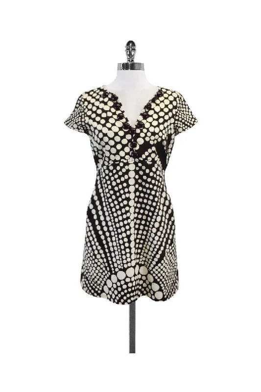 Pleated Women Dress with a Timeless and Elegant Texture Pleated Women Dress with a Timeless and Elegant Texture Milly - Brown & Cream Polka Dot Short Sleeve Dress Sz 6