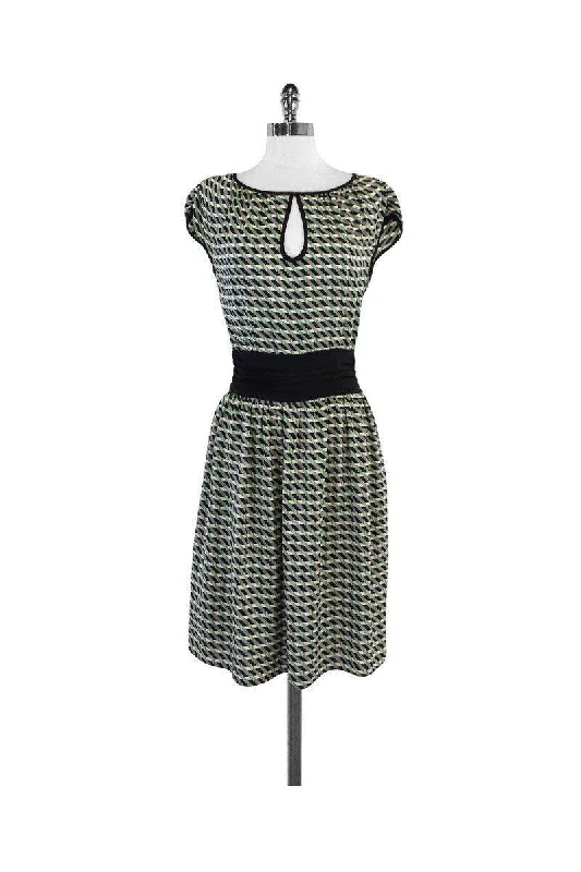 Pleated Women Dress with a Timeless and Elegant Texture Pleated Women Dress with a Timeless and Elegant Texture Milly - Multicolor Geo Print Silk Dress Sz 4 Pleated Women Dress with a Timeless and Elegant Texture Pleated Women Dress with a Timeless and Elegant Texture Milly - Multicolor Geo Print Silk Dress Sz 4