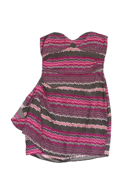 Maxi Women Dress with Floral Print for a Bohemian Vibe Maxi Women Dress with Floral Print for a Bohemian Vibe Parker - Grey & Pink Zig Zag Print Strapless Dress Sz S