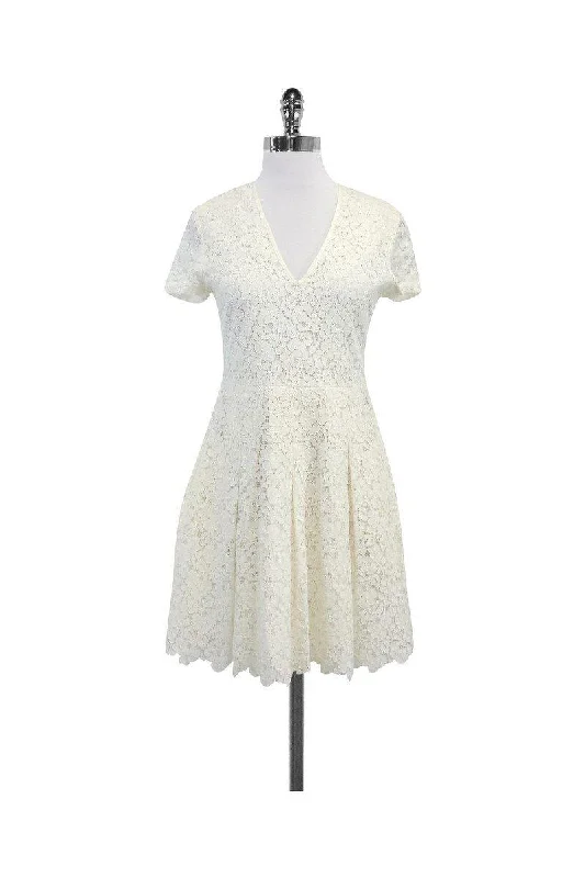 Ball Gown Women Dress with a Full Skirt for a Princess - like Look Ball Gown Women Dress with a Full Skirt for a Princess - like Look Paul & Joe Sister - Cream Floral Lace Short Sleeve Dress Sz 6 Ball Gown Women Dress with a Full Skirt for a Princess - like Look Ball Gown Women Dress with a Full Skirt for a Princess - like Look Paul & Joe Sister - Cream Floral Lace Short Sleeve Dress Sz 6