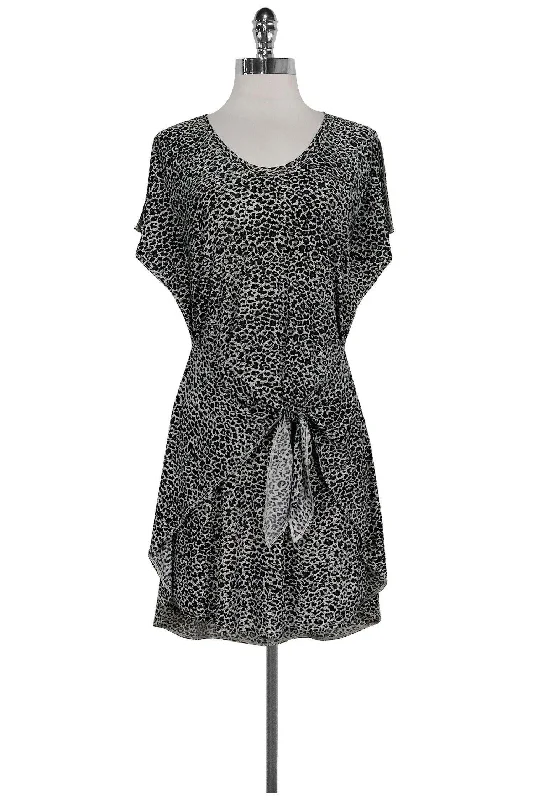 Printed Abstract Women Dress for a Modern and Artistic Appeal Printed Abstract Women Dress for a Modern and Artistic Appeal Rebecca Taylor - Grey & White Animal Print Dress Sz XS Printed Abstract Women Dress for a Modern and Artistic Appeal Printed Abstract Women Dress for a Modern and Artistic Appeal Rebecca Taylor - Grey & White Animal Print Dress Sz XS