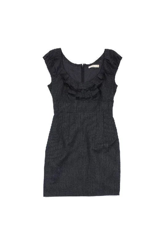 Halter Neck Women Dress to Show Off the Shoulders and Neckline Halter Neck Women Dress to Show Off the Shoulders and Neckline Rebecca Taylor - Grey Pinstripe Wool Cap Sleeve Dress Sz 0 Halter Neck Women Dress to Show Off the Shoulders and Neckline Halter Neck Women Dress to Show Off the Shoulders and Neckline Rebecca Taylor - Grey Pinstripe Wool Cap Sleeve Dress Sz 0