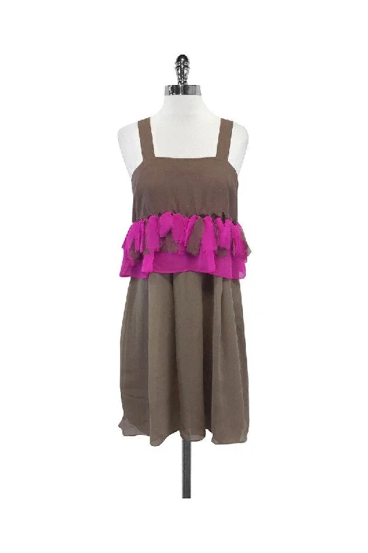 Backless Women Dress for a Sexy and Alluring Look at Evening Events Backless Women Dress for a Sexy and Alluring Look at Evening Events Suzie Wong - Brown & Pink Raw Fringe Silk Dress Sz XS Backless Women Dress for a Sexy and Alluring Look at Evening Events Backless Women Dress for a Sexy and Alluring Look at Evening Events Suzie Wong - Brown & Pink Raw Fringe Silk Dress Sz XS