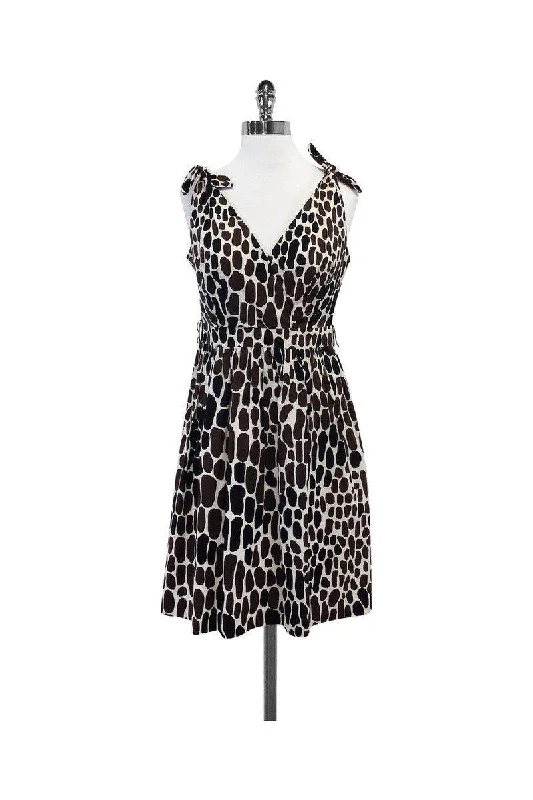 Backless Women Dress for a Sexy and Alluring Look at Evening Events Backless Women Dress for a Sexy and Alluring Look at Evening Events Trina Turk - Black & Brown Giraffe Print Dress Sz 6