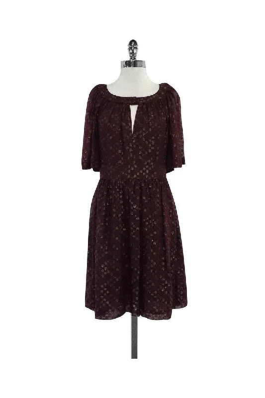 Halter Neck Women Dress to Show Off the Shoulders and Neckline Halter Neck Women Dress to Show Off the Shoulders and Neckline Trina Turk - Maroon Metallic Spotted Silk Dress Sz 8