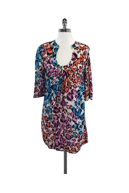 Halter Neck Women Dress to Show Off the Shoulders and Neckline Halter Neck Women Dress to Show Off the Shoulders and Neckline Trina Turk - Multicolor Print Cotton & Silk Dress Sz 6