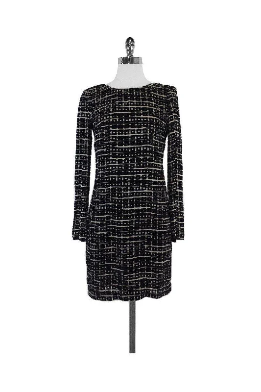 Backless Women Dress for a Sexy and Alluring Look at Evening Events Backless Women Dress for a Sexy and Alluring Look at Evening Events Waverly Grey - Black & Grey Velvet Square Print Dress Sz 0 Backless Women Dress for a Sexy and Alluring Look at Evening Events Backless Women Dress for a Sexy and Alluring Look at Evening Events Waverly Grey - Black & Grey Velvet Square Print Dress Sz 0