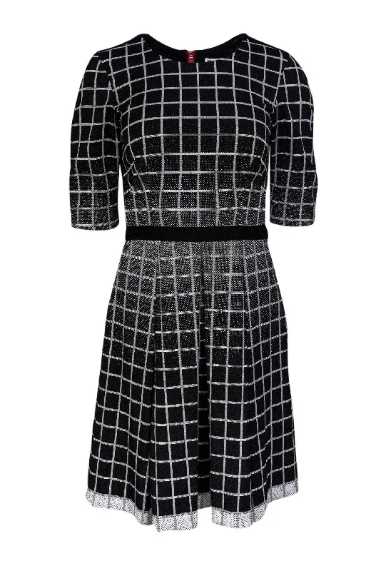 Plus Size Women Dress with a Flattering A - Line Cut for Comfort and Style Plus Size Women Dress with a Flattering A - Line Cut for Comfort and Style Yoana Baraschi - Grey Grid Pattern Pleated Dress Sz 4