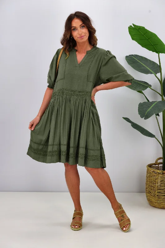 Pleated Women Dress with a Timeless and Elegant Texture Pleated Women Dress with a Timeless and Elegant Texture Elm Market Dress Clover Pleated Women Dress with a Timeless and Elegant Texture Pleated Women Dress with a Timeless and Elegant Texture Elm Market Dress Clover